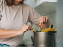 6 coisas que você nunca deve fazer ao cozinhar um macarrão e muitas pessoas ainda insistem nesse erro