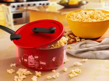 Esqueça a panela, começar a usar pipoqueira vai mudar seu jeito de fazer pipoca