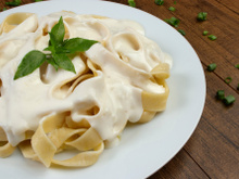 Aqui está a melhor receita de molho branco simples para macarrão com creme de leite