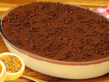 Travessa da felicidade: mousse de maracujá perfeita com chocolate que rende muito e fica pronto num piscar de olhos
