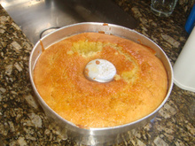 Bolo úmido de laranja