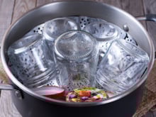 Não sabe como esterilizar os potes de vidro? É MUITO mais fácil do que você pensa!