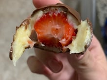 Bombom de leite ninho com morango