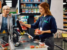 Os psicólogos concordam: as pessoas que evitam os caixas de autoatendimento no supermercado não são antissociais; na verdade, elas estão buscando interação social