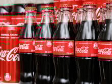 Atenção! Coca-Cola faz retirada massiva de produtos por excesso de clorato: veja quais são os países afetados e o que fazer