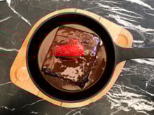 Derrame café na massa crua desse bolo e veja o que acontece!