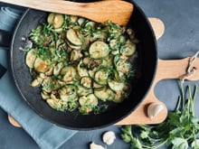 Nada de água: o truque italiano para abobrinhas na textura perfeita em poucos minutos