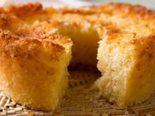 Bolo de mandioca sem glúten e lactose