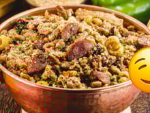 Feijão tropeiro fácil de fazer e muito saboroso é aquela receita que cai bem em qualquer dia da semana