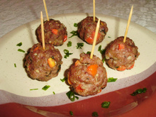 Bolinho de carne moída assado