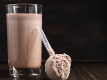 Whey batido com frutas: descubra quais podem ser misturadas com o suplemento