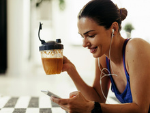 Cafeína atrapalha os efeitos da creatina? Nutricionista esportivo responde se pode misturar as substâncias