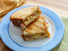 Aqui está o truque de chef (muito simples!) que vai mudar para sempre seu misto quente e deixar o sanduíche crocante