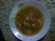 Sopa leve de proteína de soja com legumes