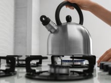 Em busca de um fogão novo? Modelo de cinco bocas está em oferta com o menor preço do ano