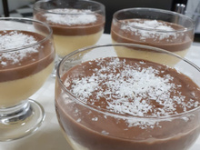 Mousse de maracujá com cobertura de chocolate
