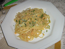 Talharim ao Alho e Óleo com Salmão