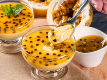 Mousse de Maracujá: 4 acessórios para servir a sobremesa em dias quentes