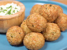 Para ter um bolinho de arroz redondinho igual de restaurante, você deve seguir essa receita