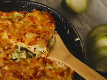 Esse pudim de abobrinha é uma das melhores lembranças dos almoços na minha avó chilena (e ainda aproveito pão velho que tenho em casa)