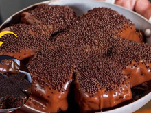 Fofinho, molhadinho e brigadeirudo: como fazer esse bolo delicioso que está entre os melhores do Rio de Janeiro
