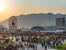 Vai assistir ao Rock in Rio 2024 em casa? Veja os melhores produtos para preparar uma noite com os amigos!