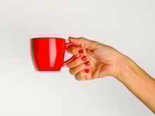 Estudo de Harvard levou 30 anos: o que acontece com as mulheres que tomam café todos os dias; impacto no envelhecimento é revelado