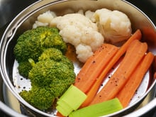 Pare de cozinhar em água: 4 vegetais que devem ser refogados ou cozidos no vapor para manter os nutrientes