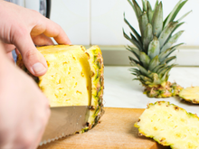 Poucos sabem que a casca de abacaxi vira um chá que ajuda na digestão