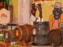 Por que Paraty tem um festival de cachaça há 40 anos? Pinga também é cultura!