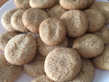 Biscoitos finos de nozes em 30 minutos