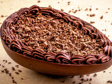 Ovo de Páscoa Crocante com Recheio de Brigadeiro Cremoso