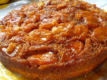 Bolo de banana com caramelo