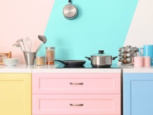 Cozinha colorida: 3 itens em tons nada convencionais para deixar o cômodo mais descontraído!