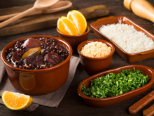 Laranja na feijoada: a mistura de ferro com vitamina C é mesmo imbatível para a saúde ou é mito?