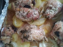 Frango ao forno com batata e cebola