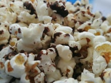 Pipoca doce (chocolate)