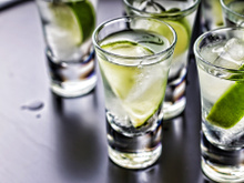 Qual a diferença entre aguardente, pinga e cachaça?