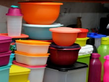 Os antigos recipientes Tupperware na gaveta tornaram-se itens de colecionador muito procurados: agora há quem pague por cores específicas