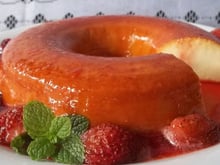 Pudim de iogurte com calda de morango: receita completa