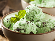 Sorvete de menta com chocolate: como fazer