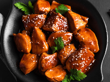 Frango agridoce com alho e mel é perfeito para uma refeição rápida e saborosa! Veja a receita