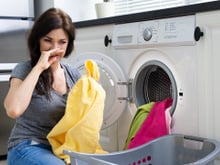 Por que a roupa sai da máquina de lavar sem cheiro de lavado? O que está acontecendo?