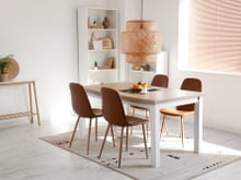 Adeus cadeiras na sala de jantar: nova tendência amplia o espaço e moderniza a casa