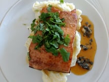 Salmão ao molho de maracujá super fácil