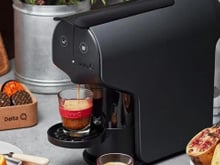 Esquenta 9.9: Cafeteira Delta Q Quick fica mais barata e prepara café com apenas um toque