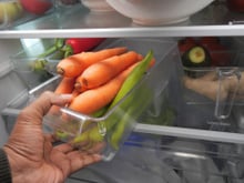 Aprendi com a minha avó um truque que faz a cenoura na geladeira durar muito mais, é bem simples e você só precisa disso!