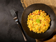 Cuscuz de milho com bacon é fácil de fazer e fica pronto em 15 minutos