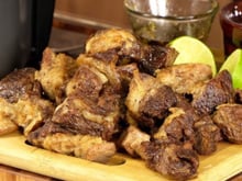 Pare de fazer a costela bovina inteira: fazer em cubos na airfryer é muito mais fácil, fica suculenta e cheia de sabor