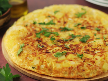 O jantar salva-vidas: faça essa omelete recheada em 5 minutos com o que tem na geladeira